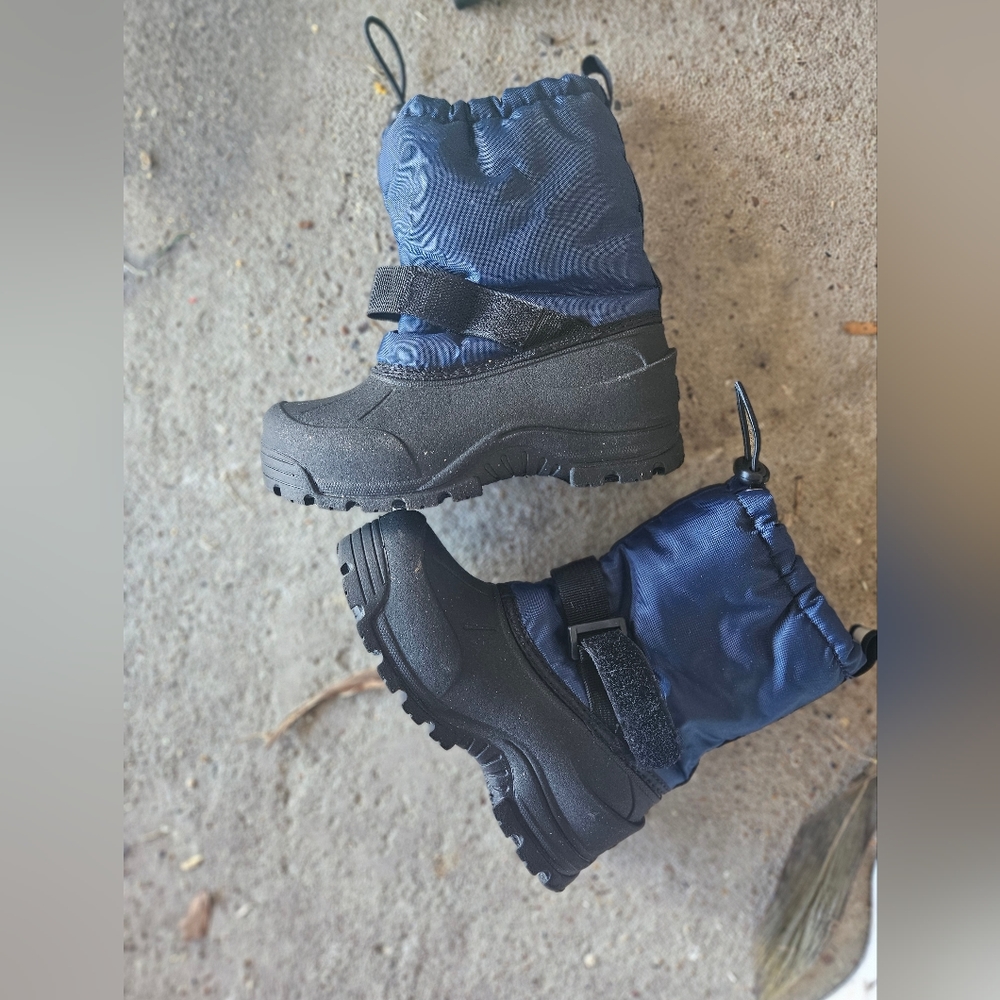 Waterproof snow boots